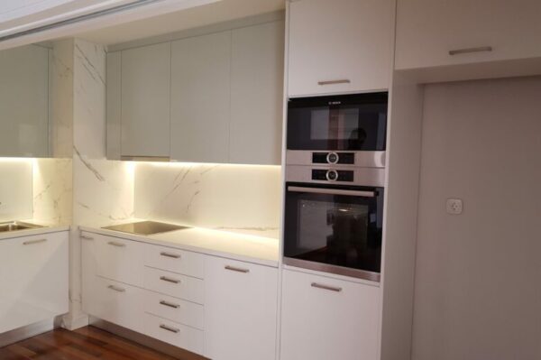 White Glossy Ilisia - Image 3