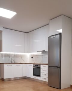 White Glossy Chalandri